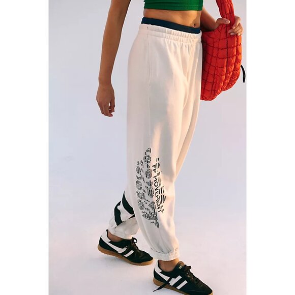 FREE PEOPLE Movement All Star Logo Pants in Ivory/Black Size Small NWT - Picture 1 of 8